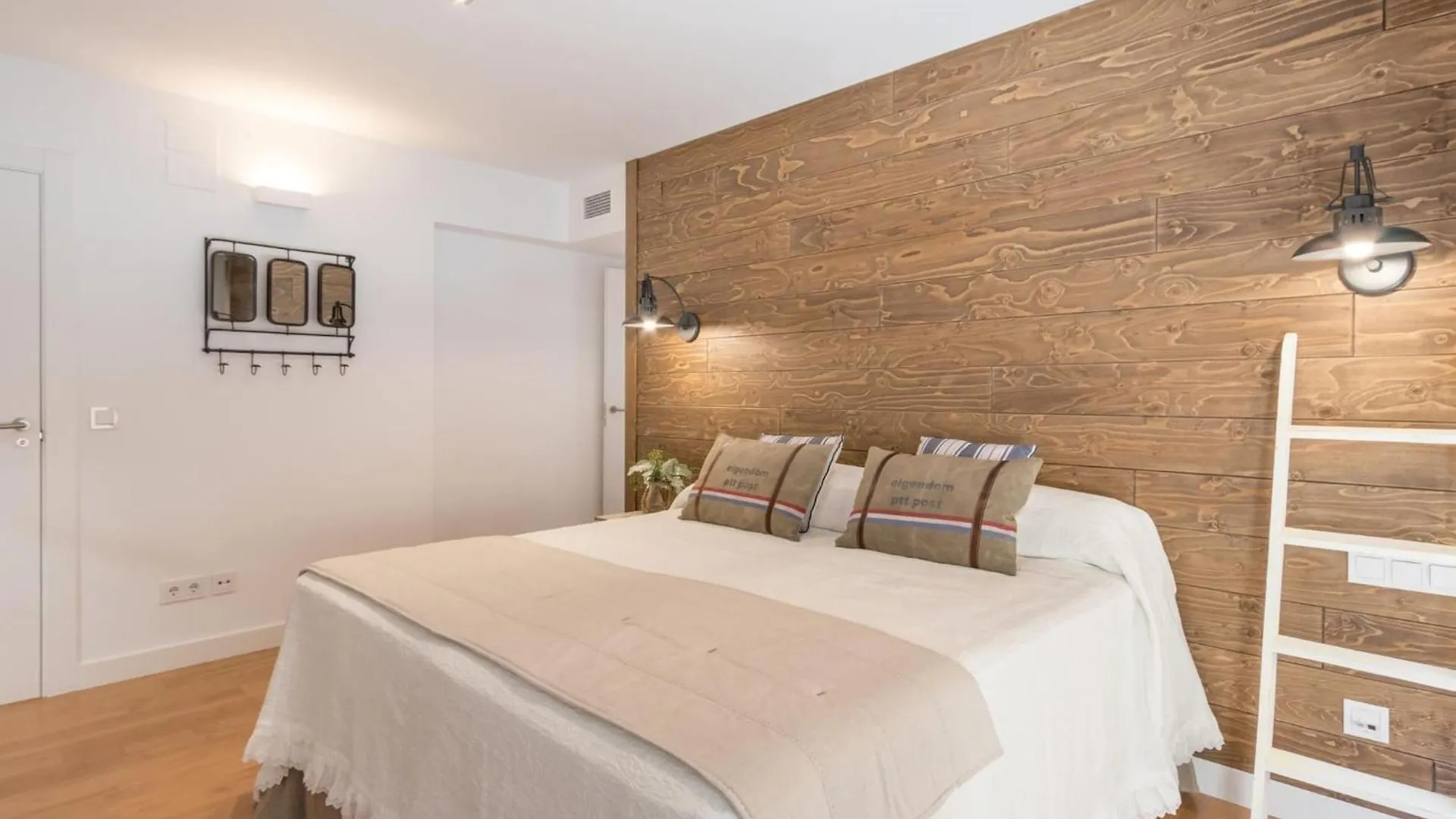 Chezmoihomes Plaza Nueva Luxury Granada Apartment