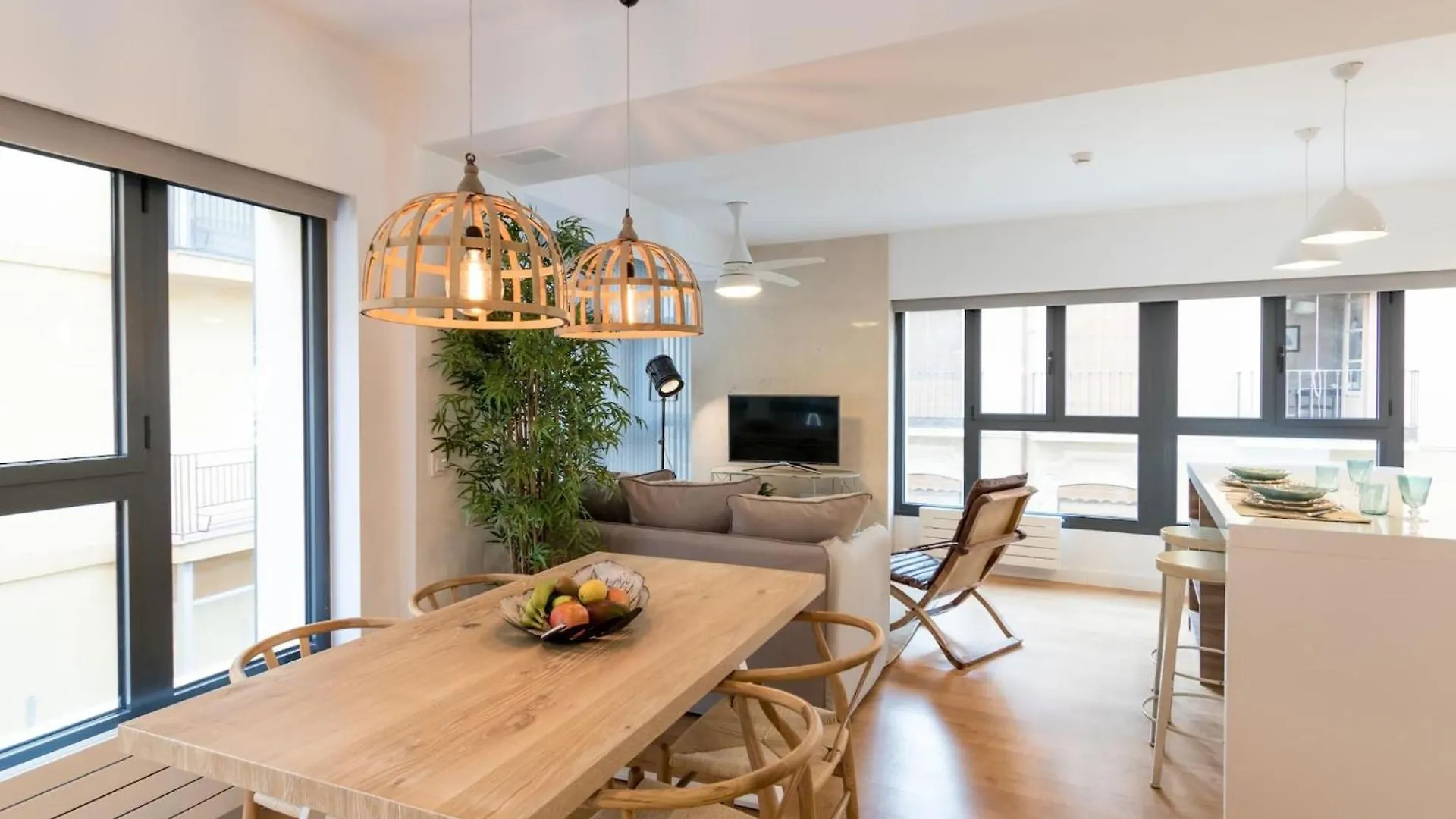 Chezmoihomes Plaza Nueva Luxury location